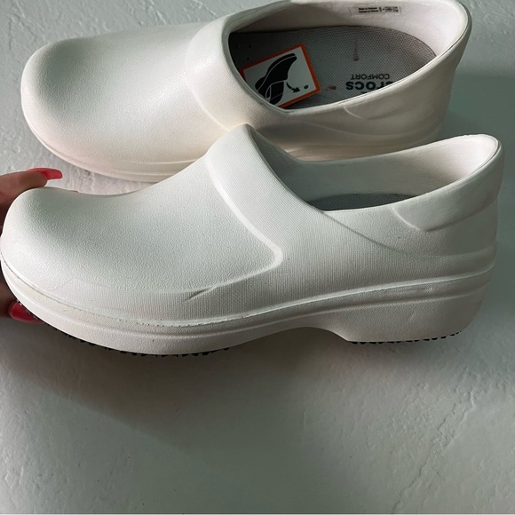 NWT Crocs white clogs - Picture 1 of 4